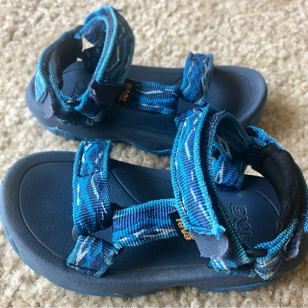 Used toddler Teva sandals. Size 6.